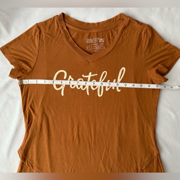 Latched Mama v-neck boyfriend nursing maternity tee - Grateful burnt orange - Picture 4 of 6